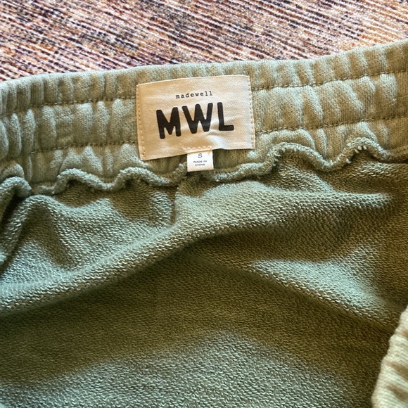 NWT MWL Pull-On Mini Skirt SIZE SMALL IN GREEN - Picture 3 of 4